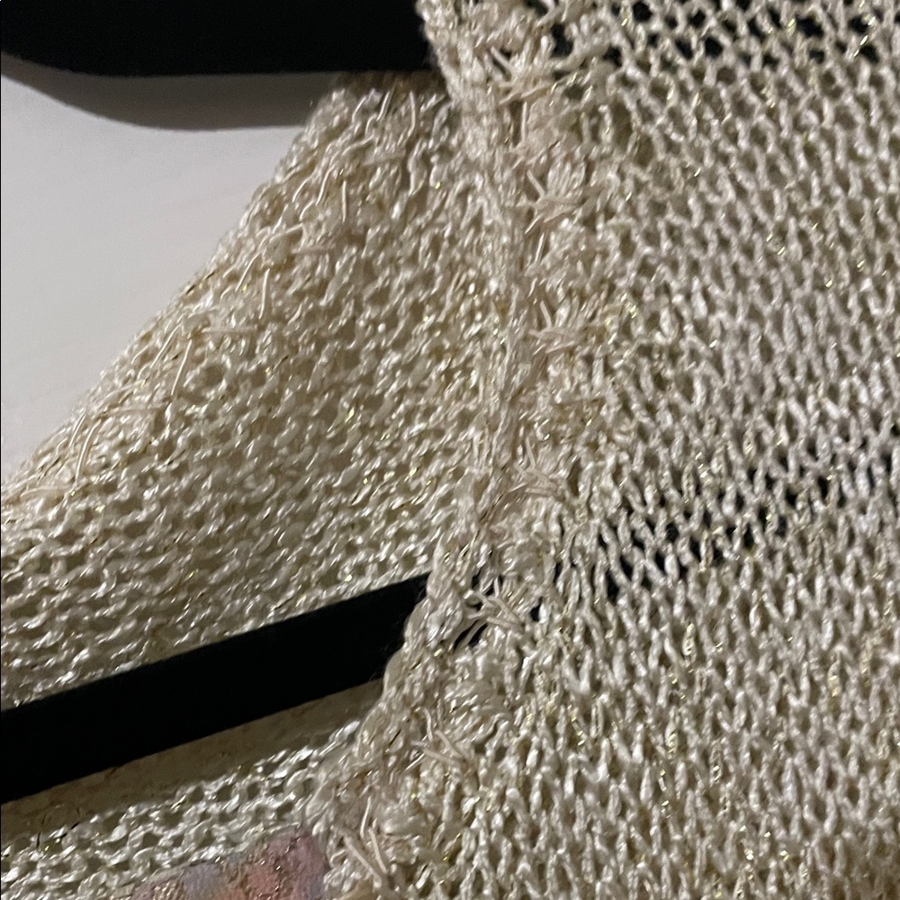 Chic Cream Cardigan with Floral Details - Picture 8 of 14
